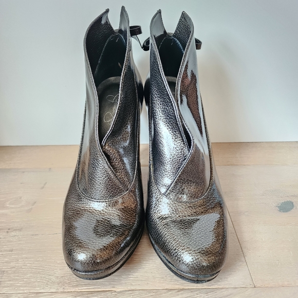 VINTAGE Jessica Simpson Grey Patent Leather Ankle Boots with Bow Size 9 - Picture 6 of 12